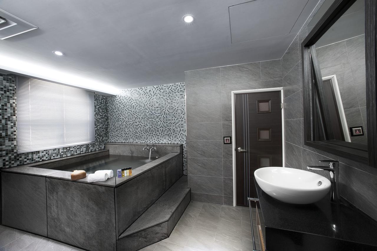 One Fukun Hotel Jiaoxi Buitenkant foto